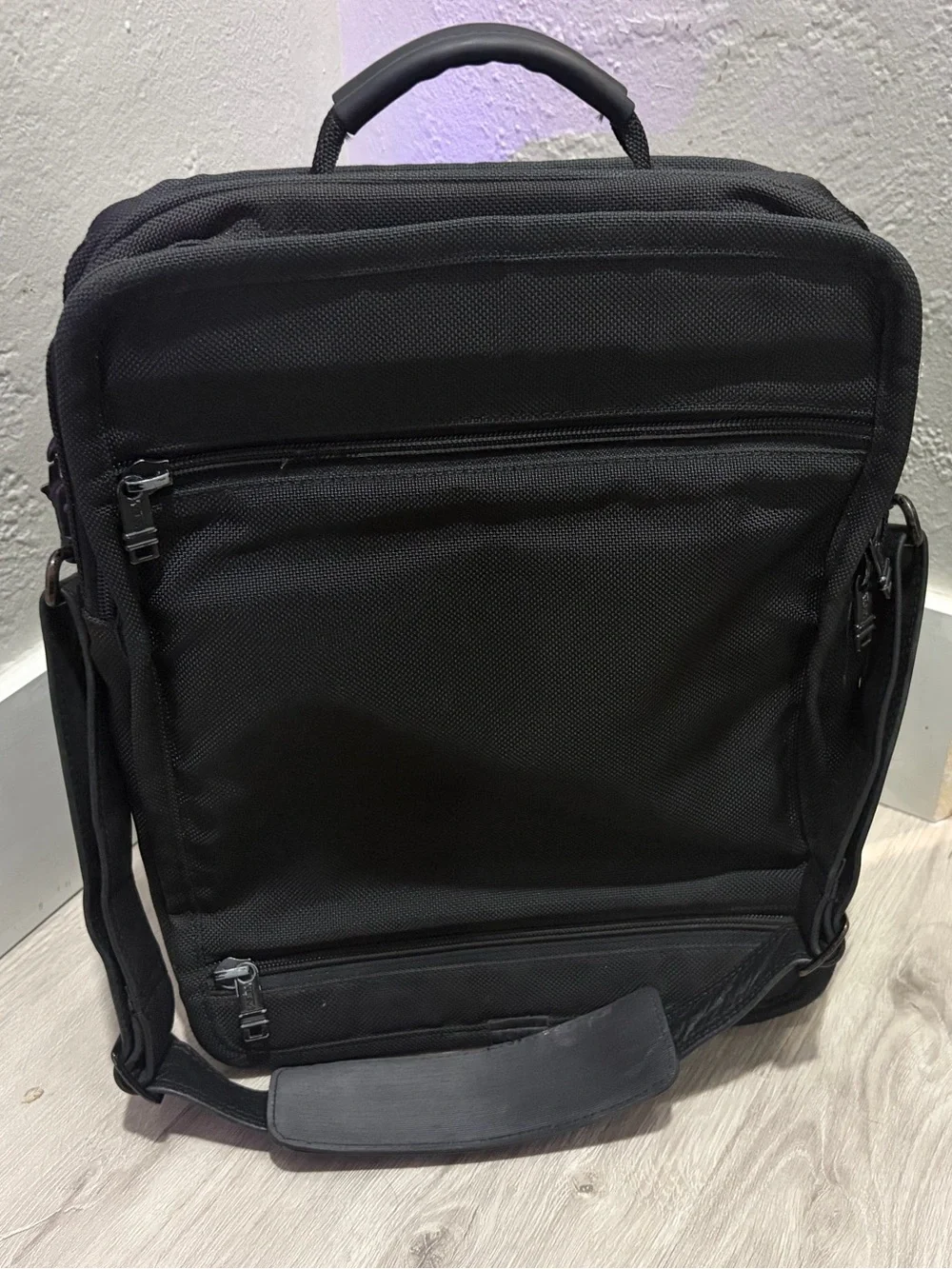 Tumi Men's Black Crossbody Travel Compact Carry On Bag Messenger Bag